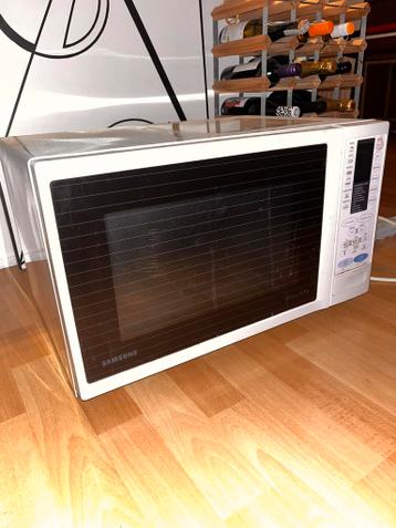 Witgoed,Gratis Samsung combi magnetron/oven, werkt niet goed