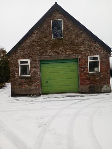 Jonge monteur goed in t sleutelwerk