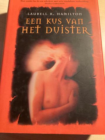 Een Kus van het Duister - Laurell K. Hamilton bij aankoop 3
