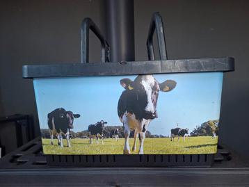 Leuk zwart fietskrat met koeien GRATIS