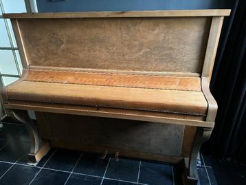 Gratis af te halen: Ernst Kaps piano + kruk (mooie klank)