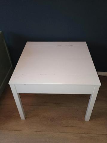 Gratis opklapbare tafel met stoeltjes en bergruimte