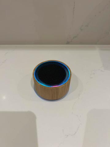 Bamboe speaker met gekleurd led licht