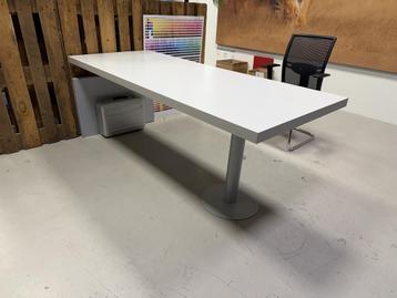 bureau of vergader tafel