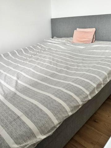 Grijze boxspring gratis af te halen 160x200