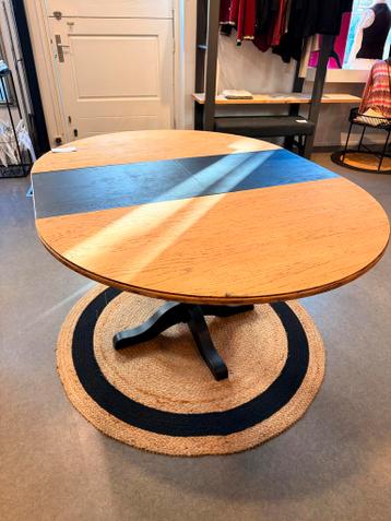 GRATIS Houten Eettafel - Rond of Ovaal met bijpassend kleed