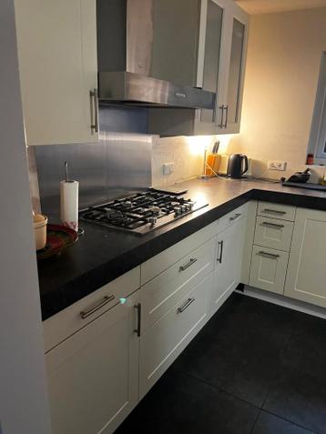 GRATIS Hoekkeuken MOET NU WEG!