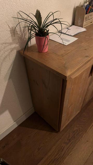 Stijgerhouten Kasten & Eettafel met Stoelen