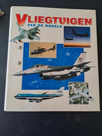 Map met vliegtuigen over de hele wereld