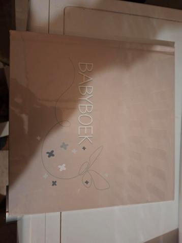 Jacqueline Pieterson - Babyboek vierkant groen