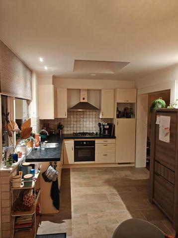 Cremewitte keuken L-vorm