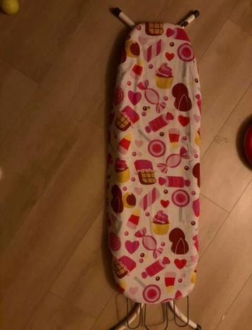 Gratis in hoogte verstelbare strijkplank