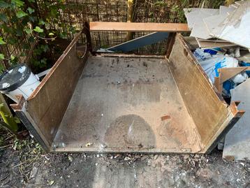 Gratis ijzeren afzuigkap - 135x70x100 cm