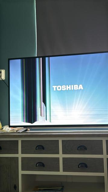 Gratis,Toshiba TV 55 inch met gebroken scherm