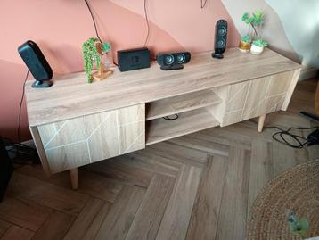 Tv meubel Franklin licht hout met pootjes