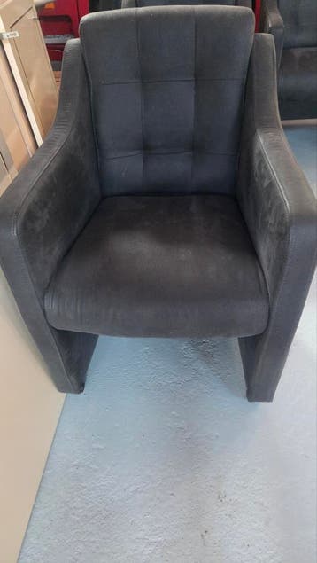 Donkergrijze stoelen op wieltjes 4 stuks