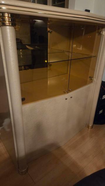 Complete set Italiaanse zalm kleurige meubels