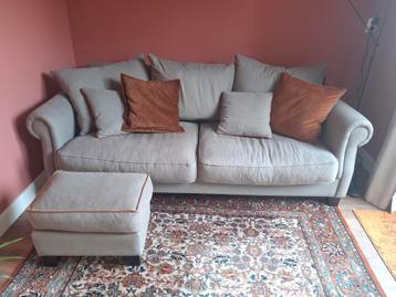 Zachtgroene bank met poef - Zeer goede staat!