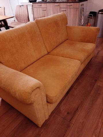 Mooi geel 2 zits bankje