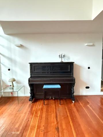 Gratis af te halen. Zwarte Uebel & Lechleiter Piano uit 1904