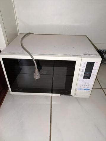 Gratis op te halen werkende magnetron