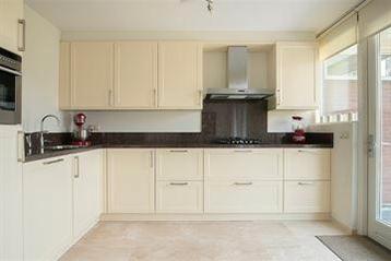 GRATIS Gebruikte hoekkeuken met granieten aanrechtblad