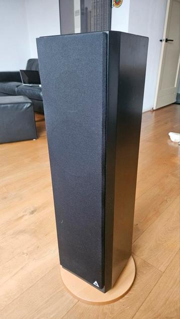 Triad Handgemaakte Speakers op Spikes