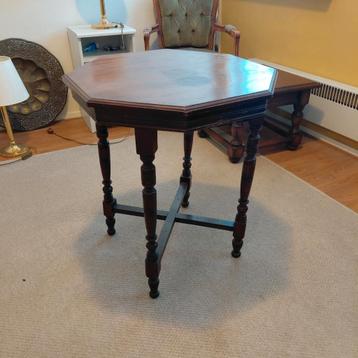 bijzettafel 60 x 60 cm en 68 cm hoog