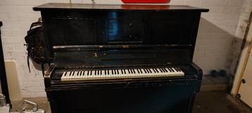 Mooie piano voor decoratie of om te bespelen