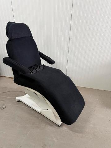 Luxe behandelstoel elektrisch gratis af te halen!!