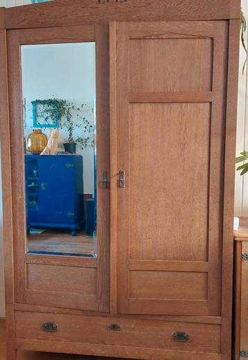 eikenhouten kast GERESERVEERD