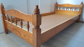 Houten bedframe - solide constructie