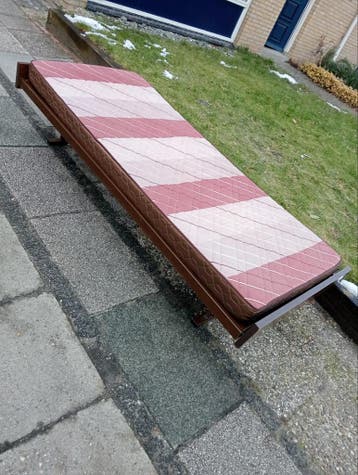 Gratis bed plus matras 80 bij 190