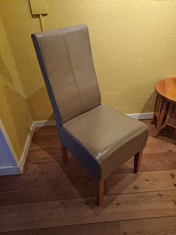 Mooie leren stoel in goede staat