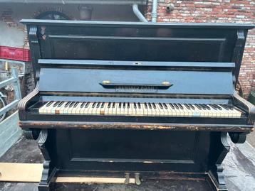 Piano! Leuk als meubelstuk! Gratis!