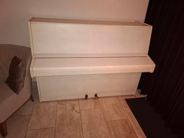 Wit staande piano Gratis!! Zsm weg!