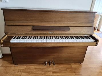 Piano van het merk Hellas inclusief pianokruk