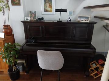 Donkerbruine piano GRATIS