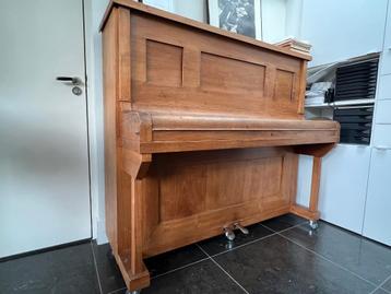 Roth & Junius piano