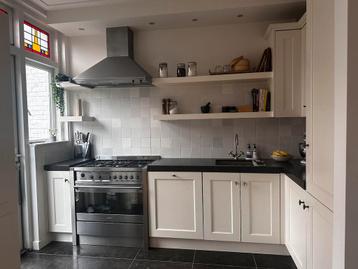 Zaterdag ophalen! Keuken, massief hout en graniet keukenblad