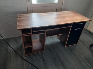 Bureau met uitschuifbare plank