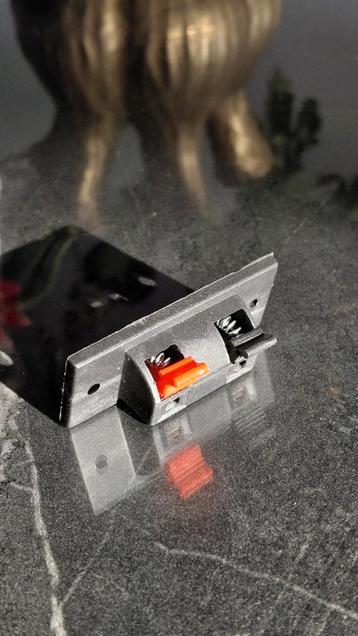 Speaker aansluitstukje voor zelf speakers te maken