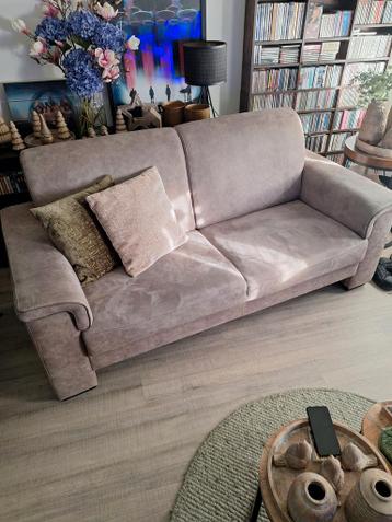 Leuke 2 zits bank Gratis op te halen.