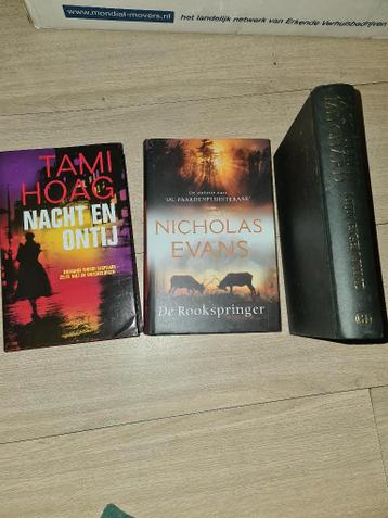 Doos met verschillende boeken