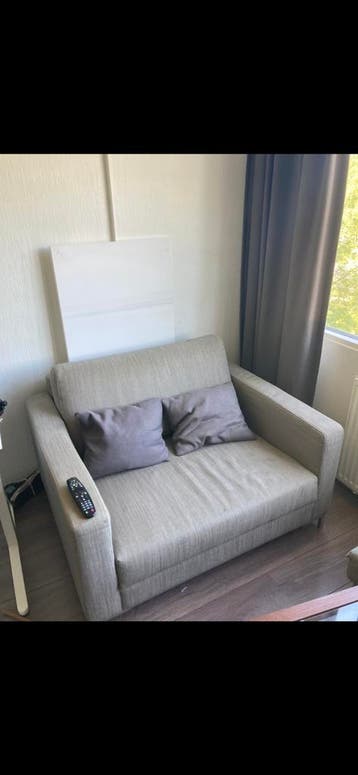 grijze 1,5 seater bankje , gratis