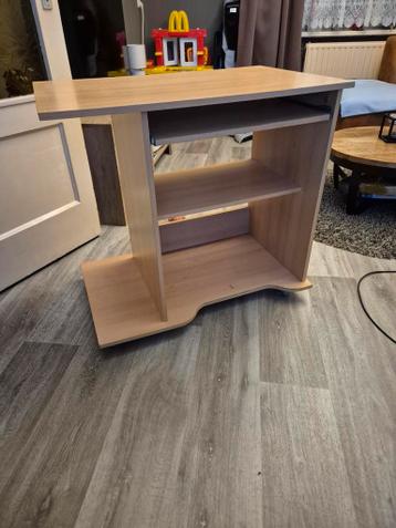 Compacte computertafel met opbergruimte