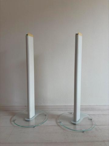 Q Acoustic Q 7000st speaker stand wit