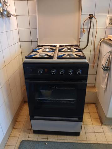 Vrijstaand gasfornuis met oven