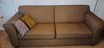 2-zitsbank lichtbruin met blauwe bies.