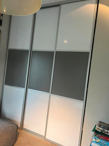 Unieke kans:gratis kast,top materiaal:3m hoog en 2m20 breed